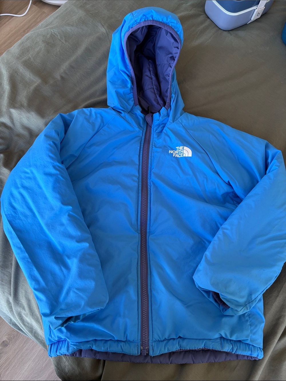 The North Face Kids Bright Blue Hooded Puffer Jacket reversible to purple sz 7